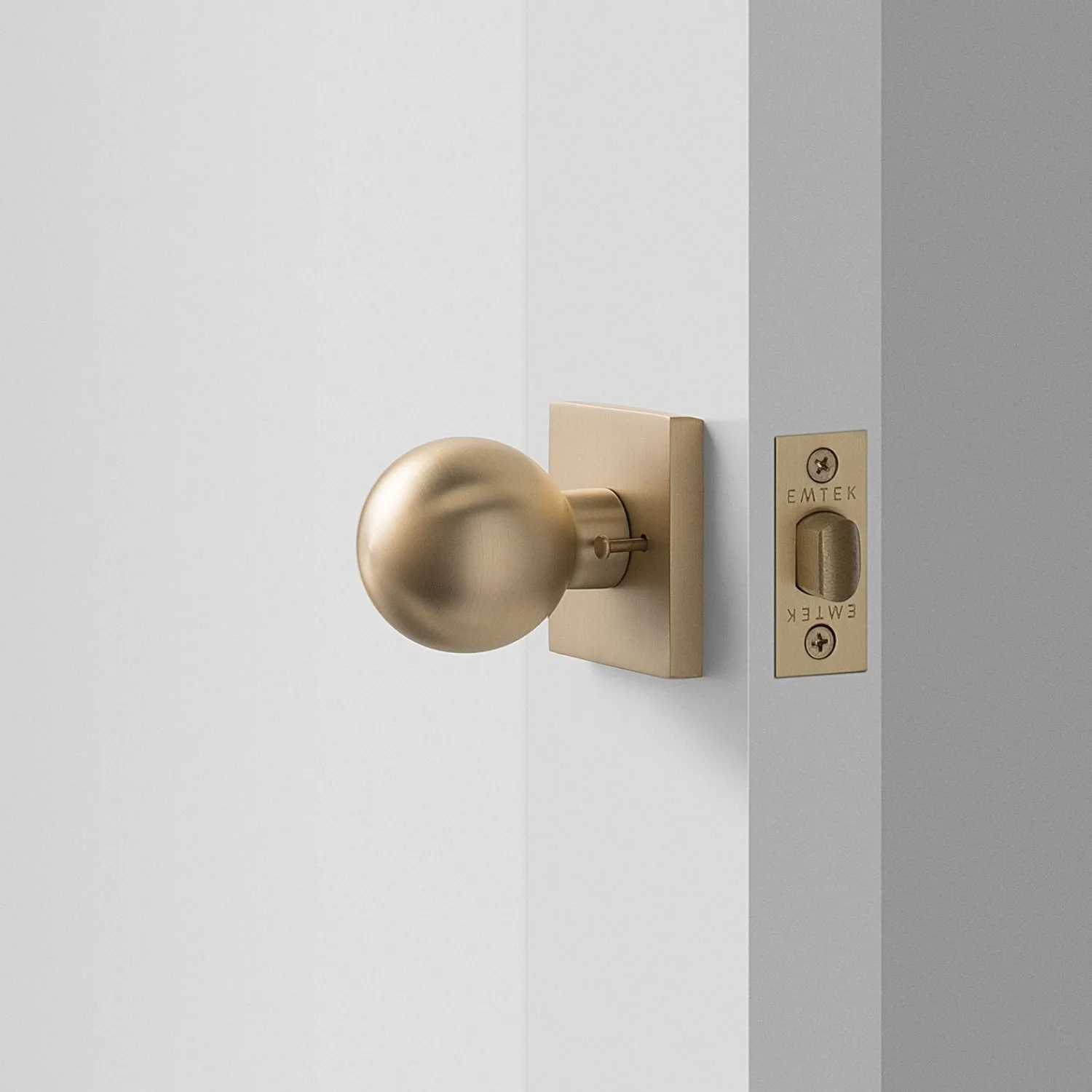 Schoolhouse Berlin Door Set with Globe Knob Fashion