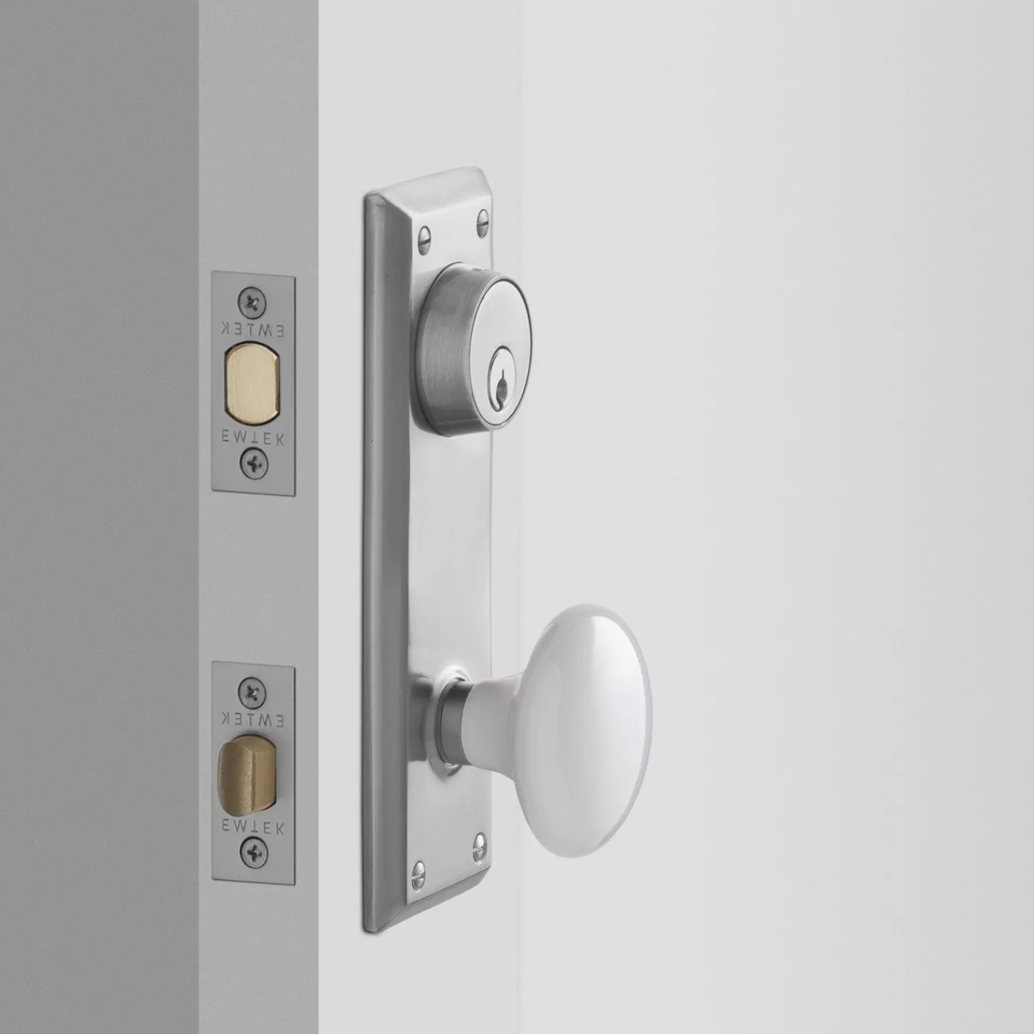 Schoolhouse Freeport Large Backplate Doorset with Porcelain Knob - Satin Nickel Fashion