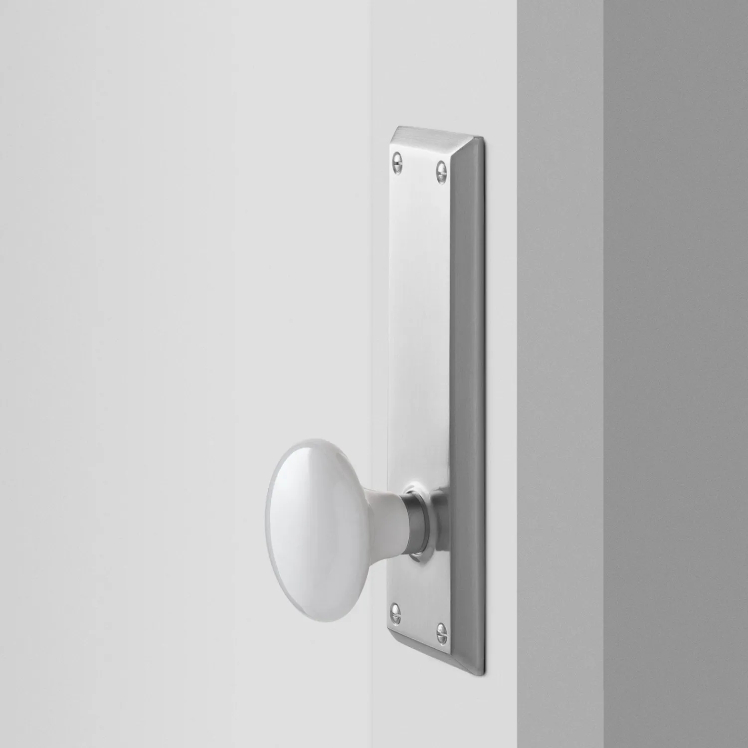 Schoolhouse Freeport Large Backplate Doorset with Porcelain Knob - Satin Nickel Fashion