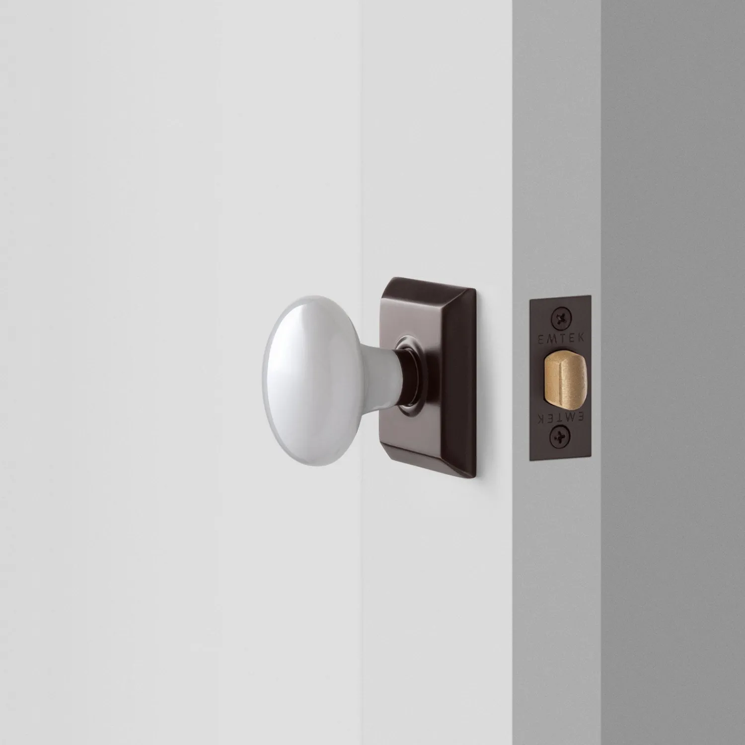 Schoolhouse Freeport Small Backplate Doorset with Porcelain Knob - Oil Rubbed Bronze Fashion