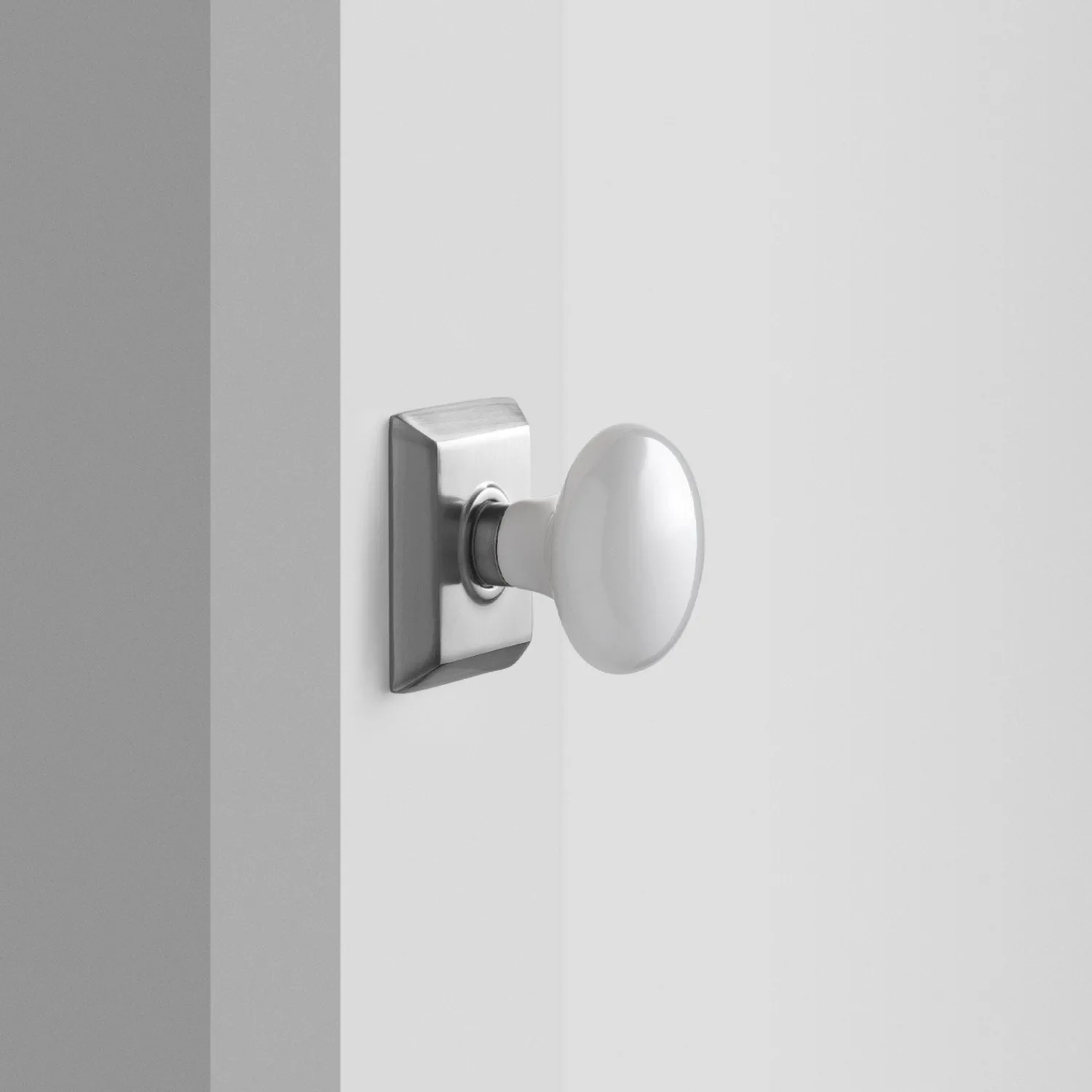 Schoolhouse Freeport Small Backplate Doorset with Porcelain Knob - Satin Nickel New