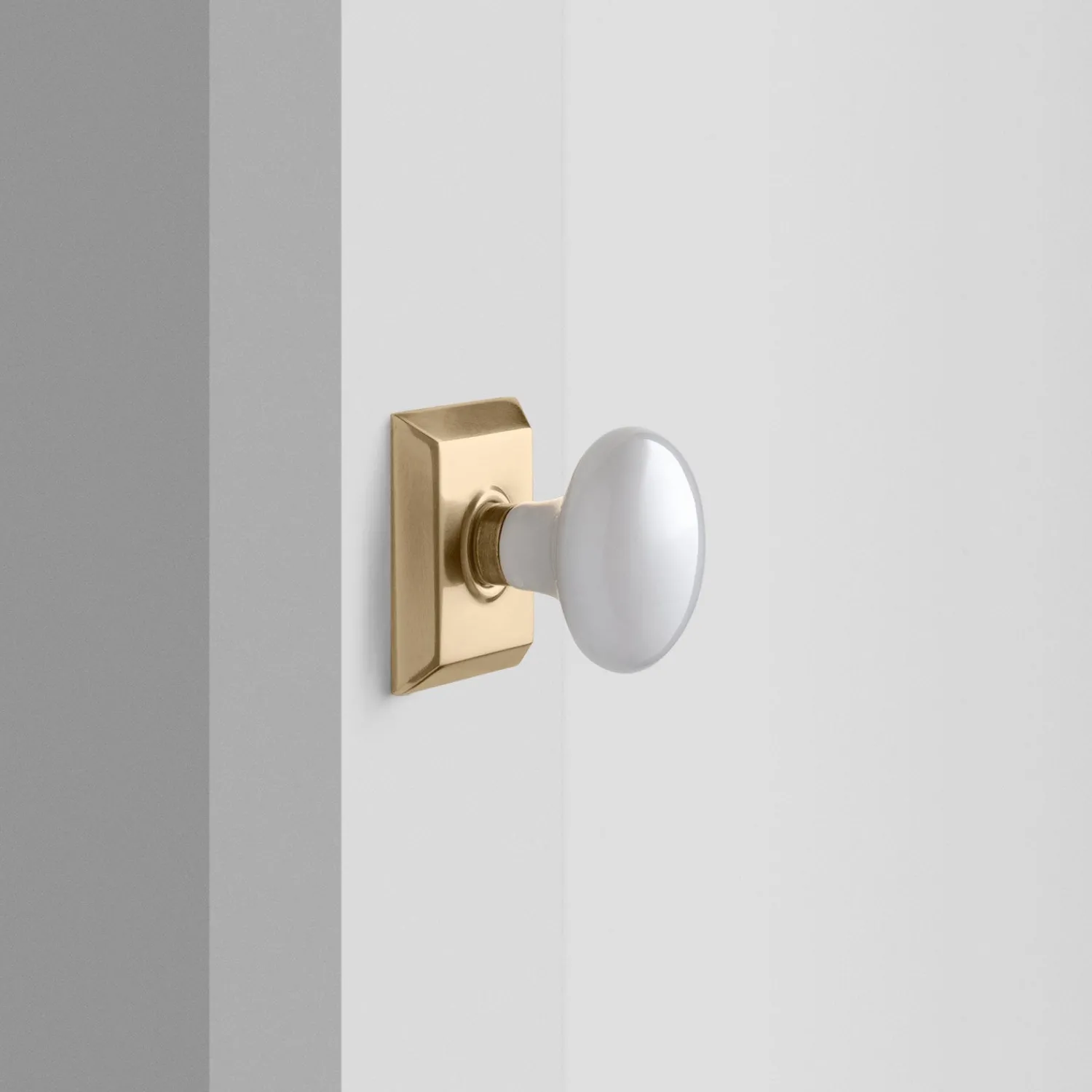Schoolhouse Freeport Small Backplate Doorset with Porcelain Knob Hot