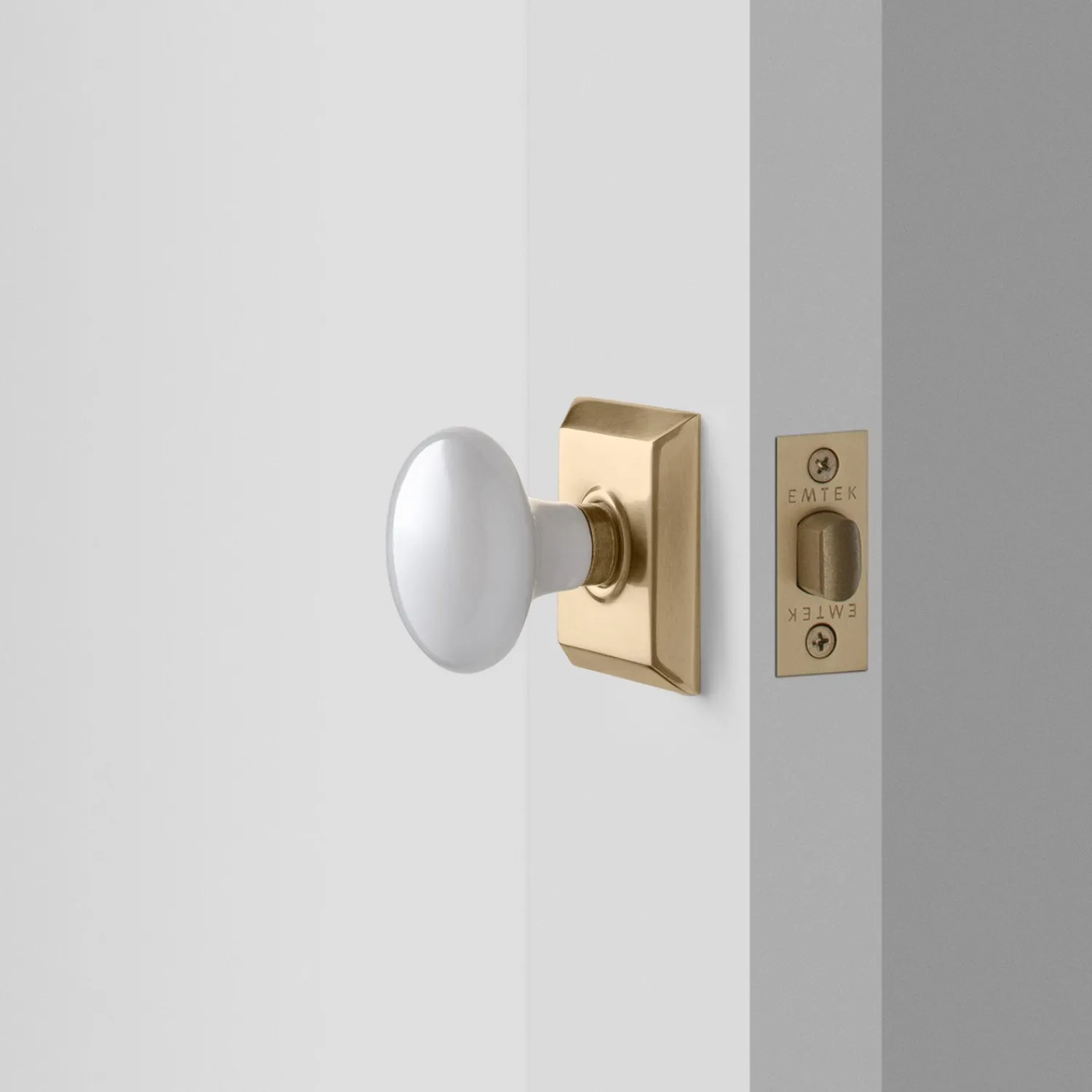 Schoolhouse Freeport Small Backplate Doorset with Porcelain Knob Hot
