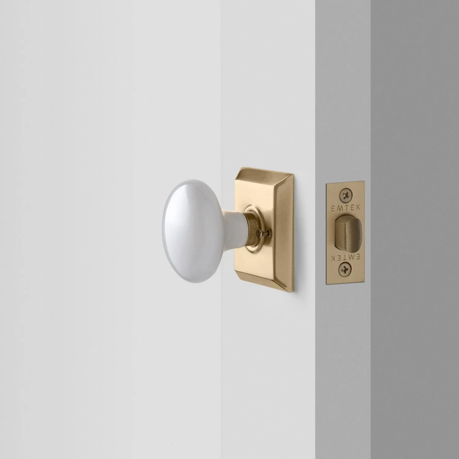 Schoolhouse Freeport Small Backplate Doorset with Porcelain Knob Hot