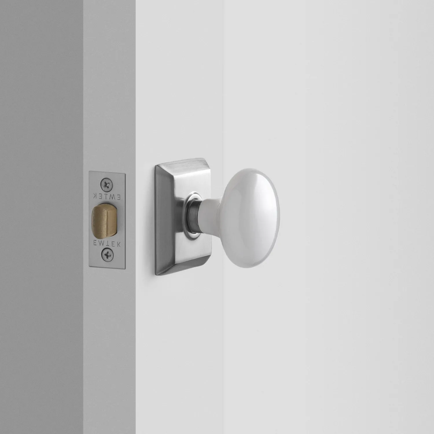 Schoolhouse Freeport Small Backplate Doorset with Porcelain Knob Hot