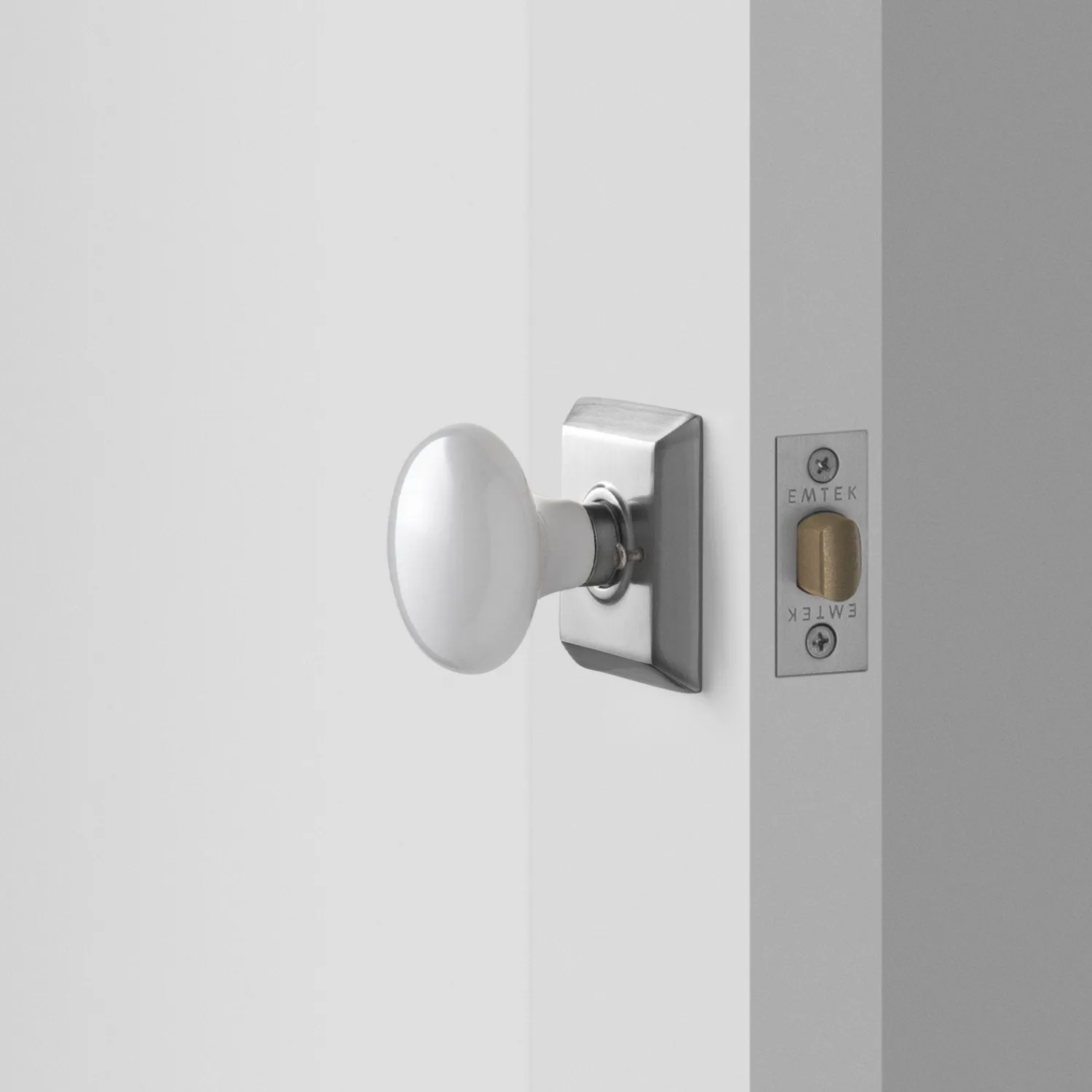 Schoolhouse Freeport Small Backplate Doorset with Porcelain Knob Hot